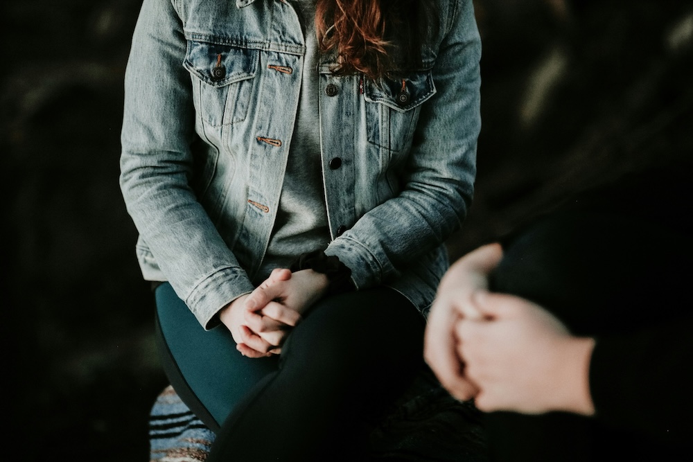 Woman meeting with therapist for diagnosis of mental health condition treated in San Diego.